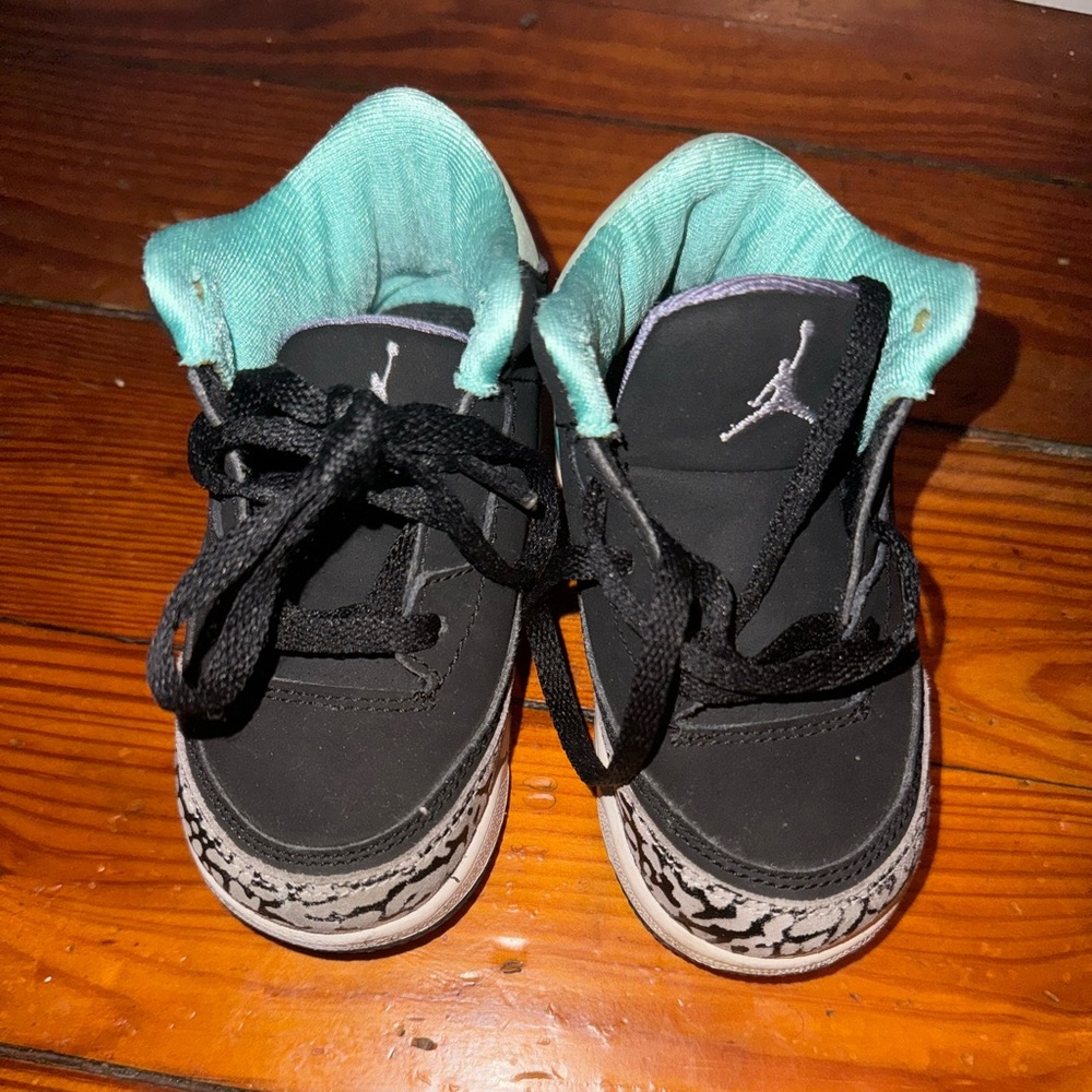 Air Jordan Retro 3 “Black Mint”